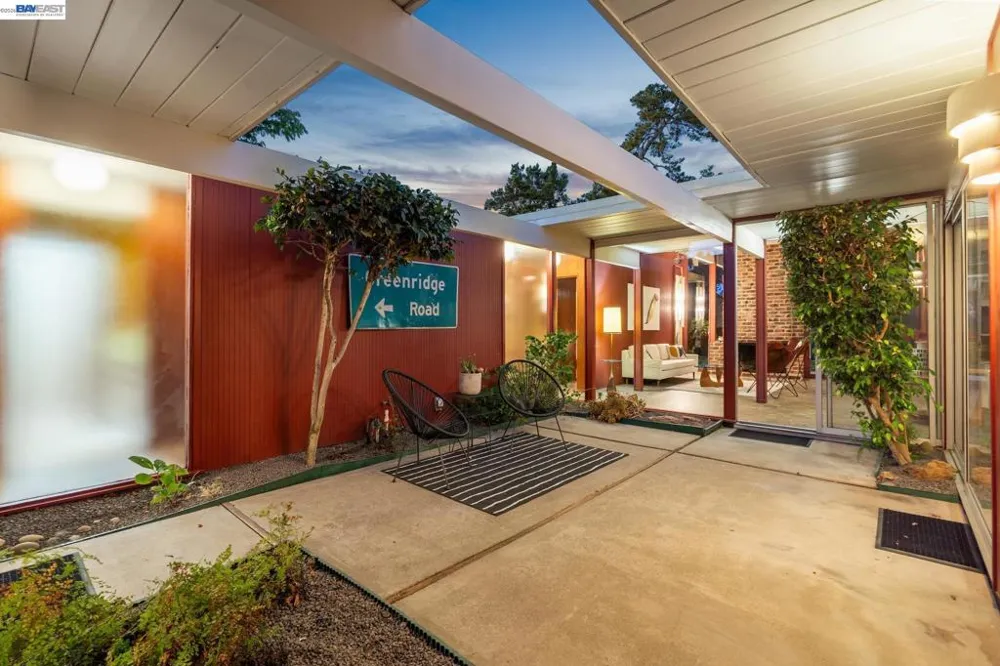 5427 Greenridge Rd Castro Valley, CA 94552