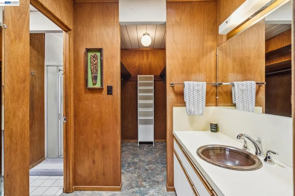 5427 Greenridge Rd Castro Valley, CA 94552