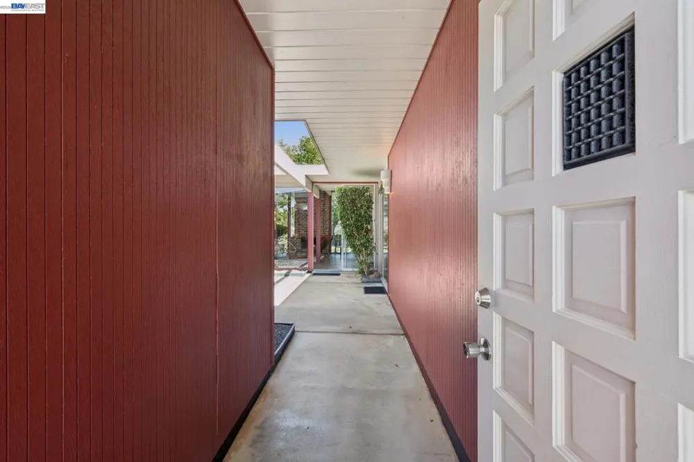 5427 Greenridge Rd Castro Valley, CA 94552