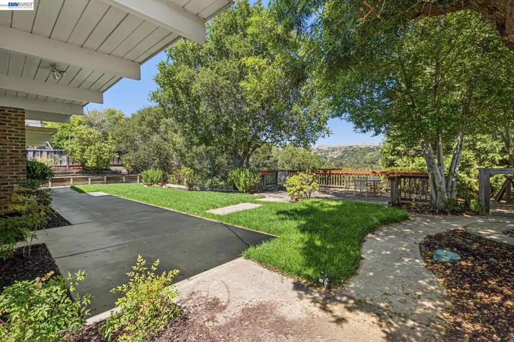 5427 Greenridge Rd Castro Valley, CA 94552
