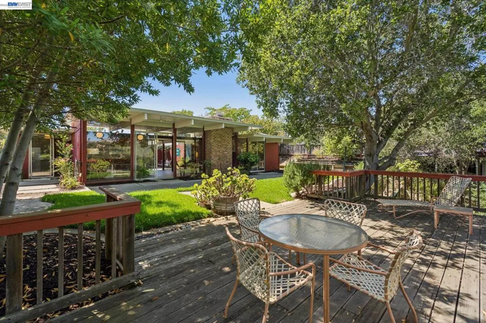 5427 Greenridge Rd Castro Valley, CA 94552