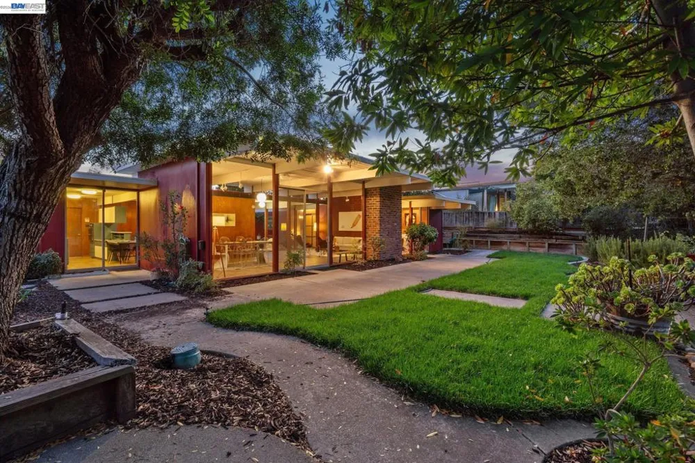 5427 Greenridge Rd Castro Valley, CA 94552