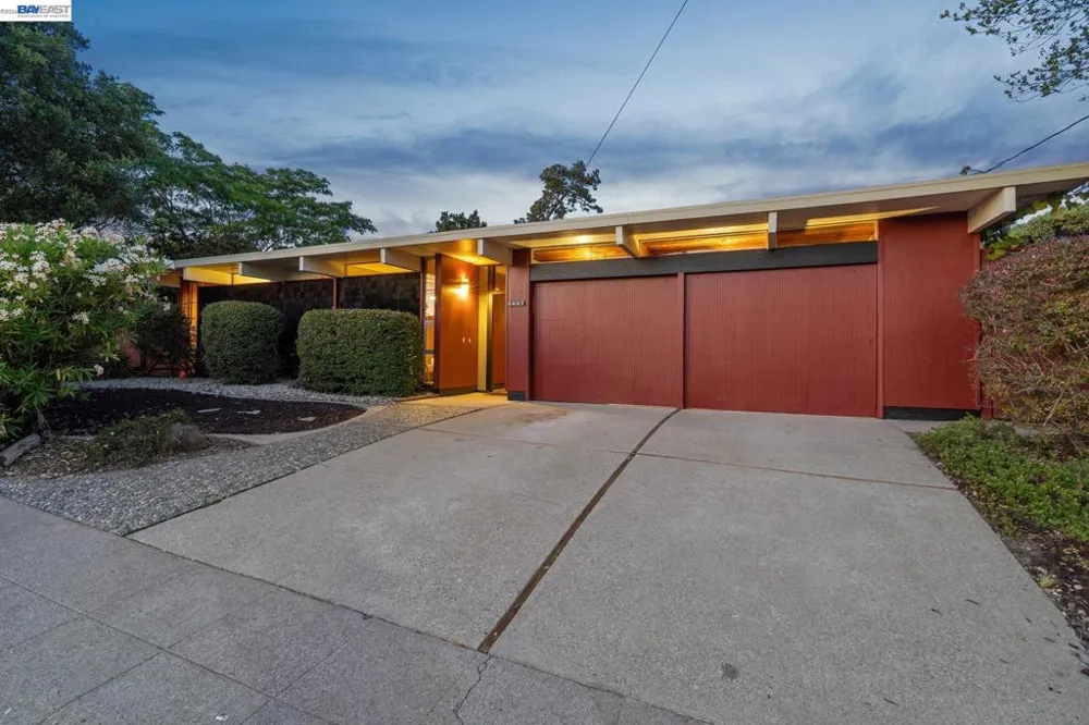 5427 Greenridge Rd Castro Valley, CA 94552