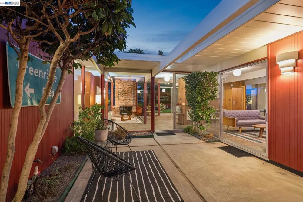 5427 Greenridge Rd Castro Valley, CA 94552