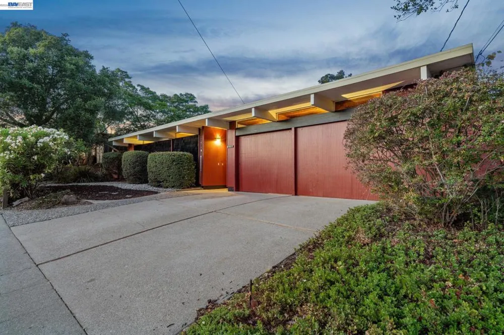 5427 Greenridge Rd Castro Valley, CA 94552