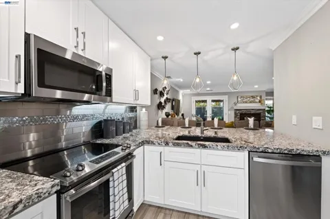 4125 Amberwood Cir