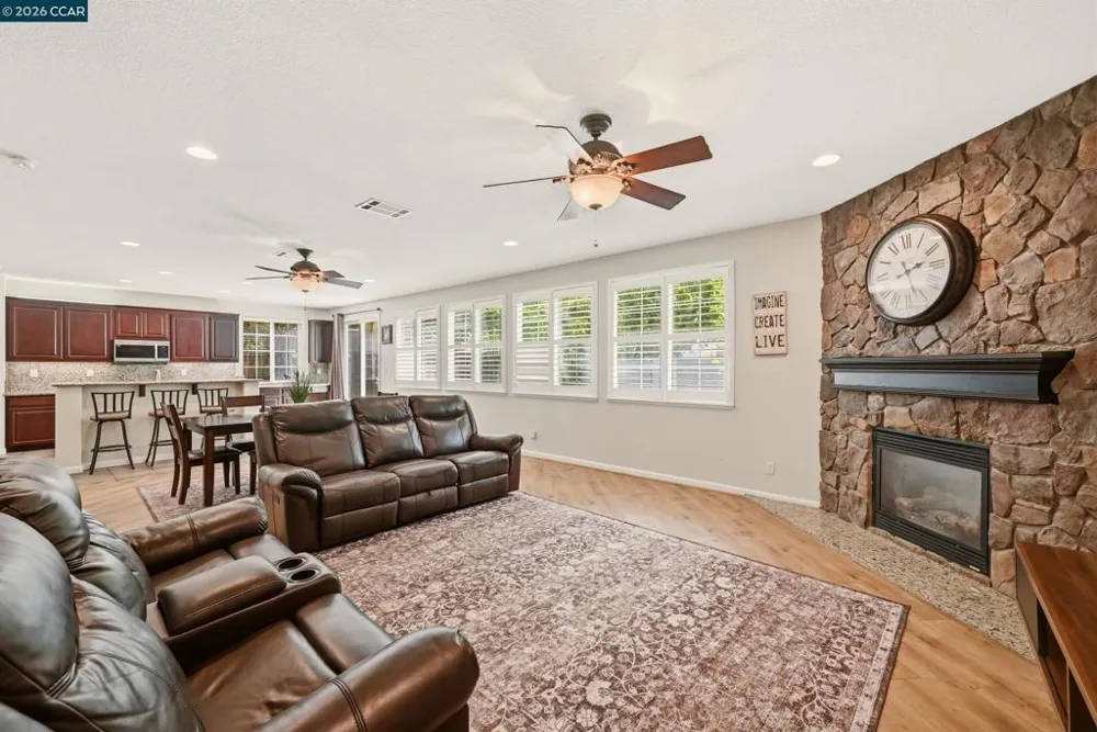 19 Renoir Ct Oakley, CA 94561