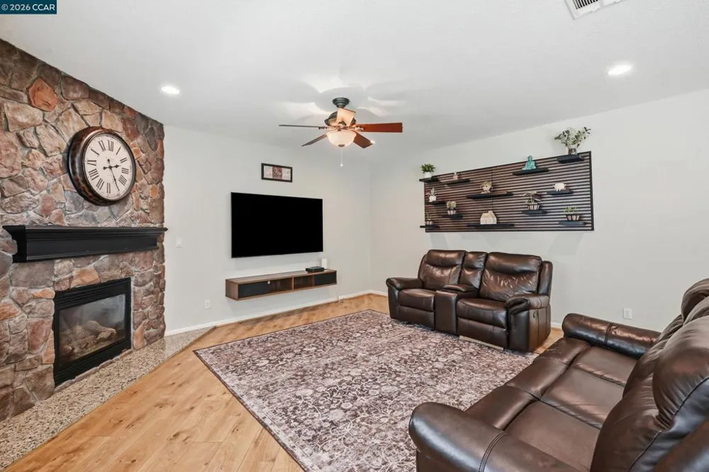 19 Renoir Ct Oakley, CA 94561