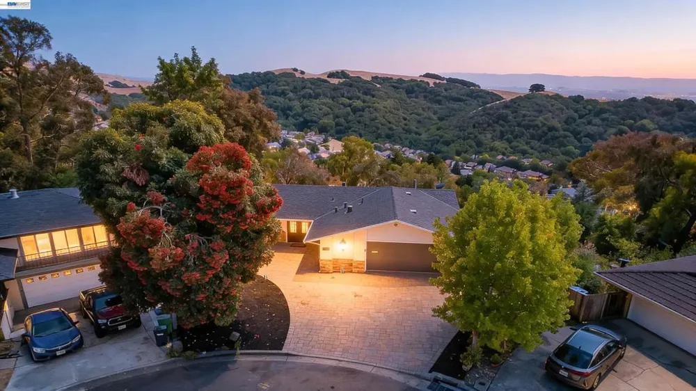 28016 Whitestone Ct Hayward, CA 94542