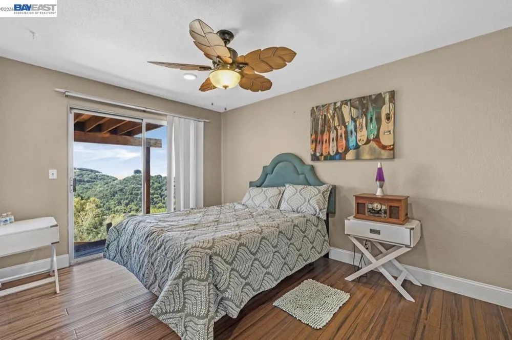 28016 Whitestone Ct Hayward, CA 94542