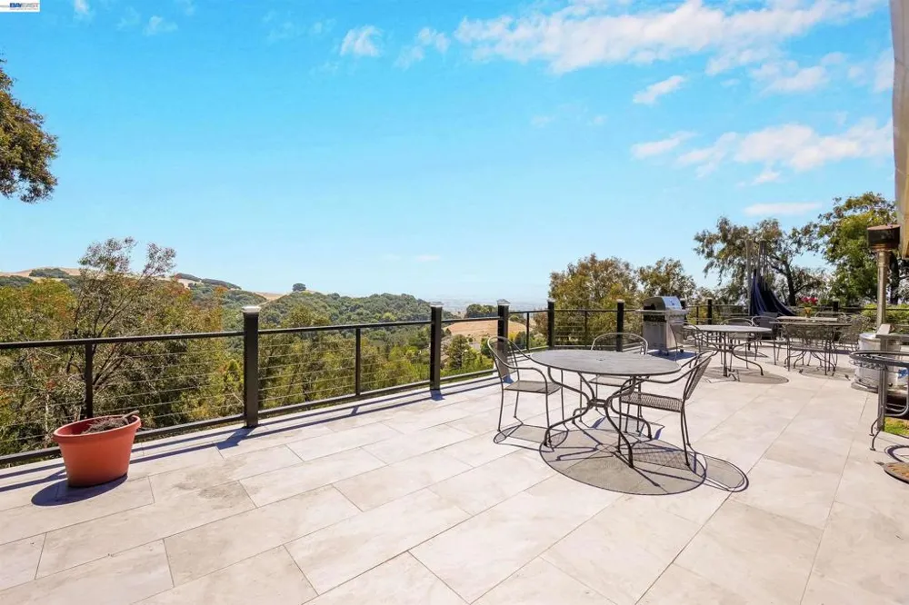 28016 Whitestone Ct Hayward, CA 94542