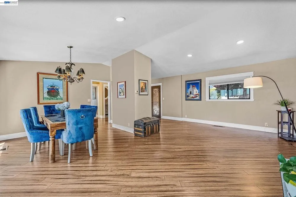 28016 Whitestone Ct Hayward, CA 94542