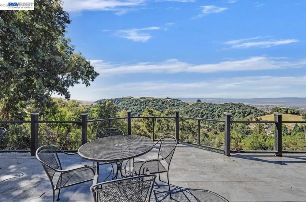 28016 Whitestone Ct Hayward, CA 94542