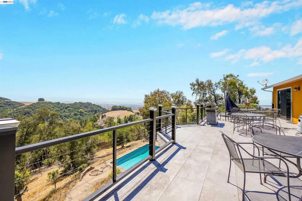 28016 Whitestone Ct Hayward, CA 94542
