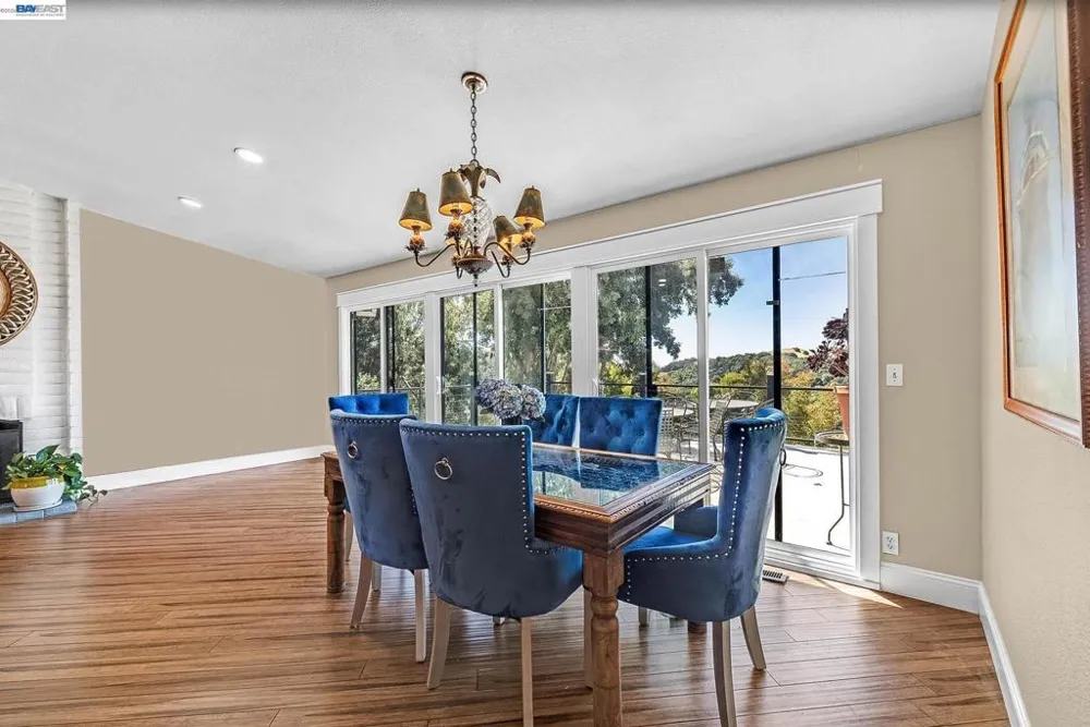 28016 Whitestone Ct Hayward, CA 94542