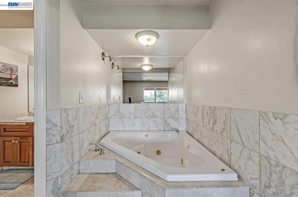28016 Whitestone Ct Hayward, CA 94542