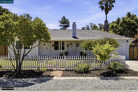 8 Lander Dr