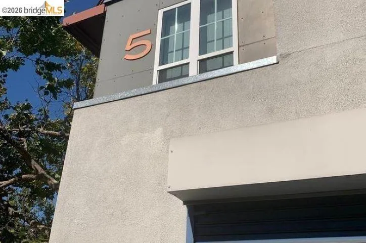 1121 40th ST #5102 Emeryville, CA 94608