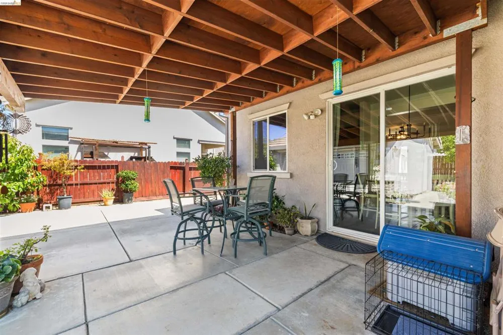 1676 Hickam Cir Suisun City, CA 94585