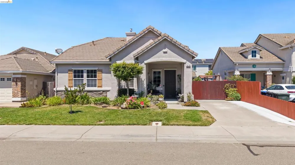 1676 Hickam Cir Suisun City, CA 94585
