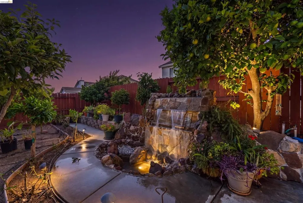 1676 Hickam Cir Suisun City, CA 94585