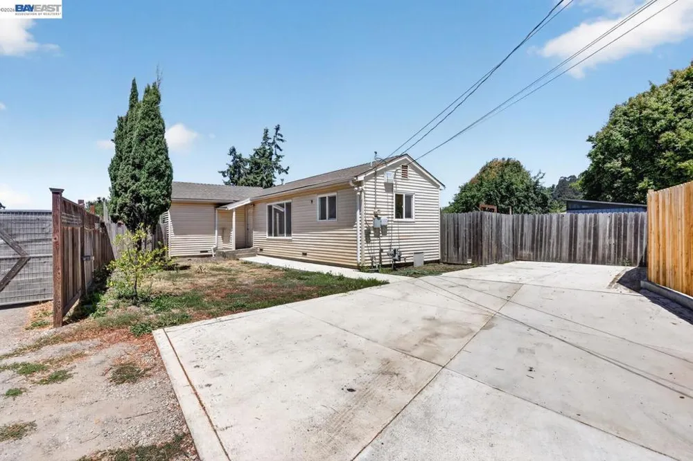 2024 Thompson Ln El Sobrante, CA 94803