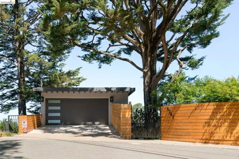 6341 Longcroft