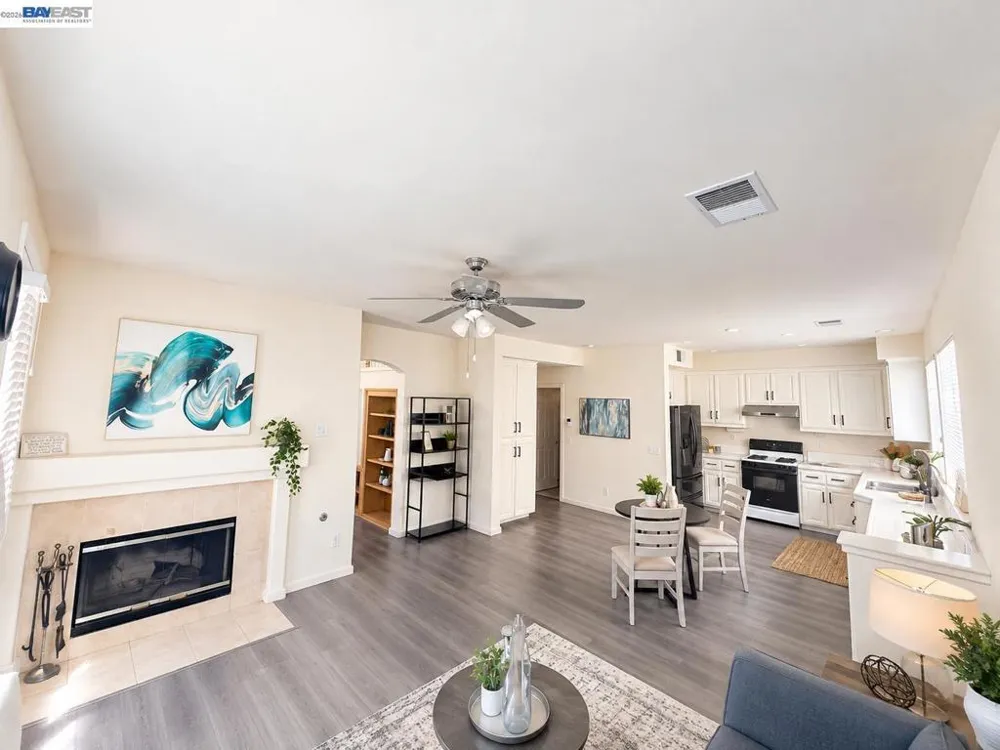 2135 devin court Tracy, CA 95376