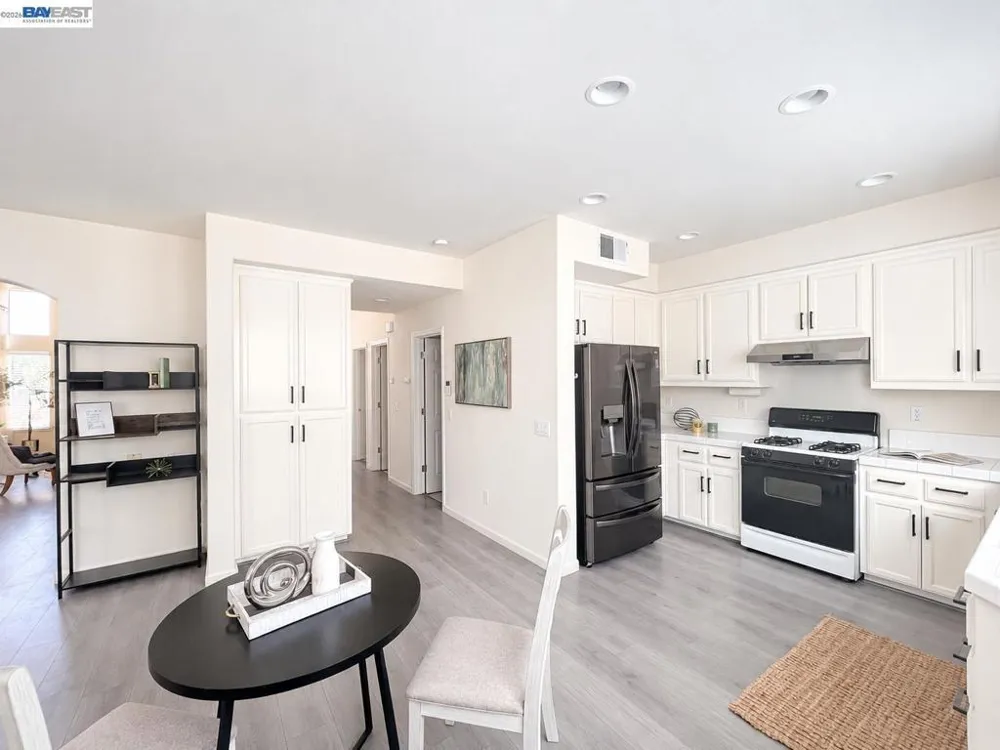 2135 devin court Tracy, CA 95376