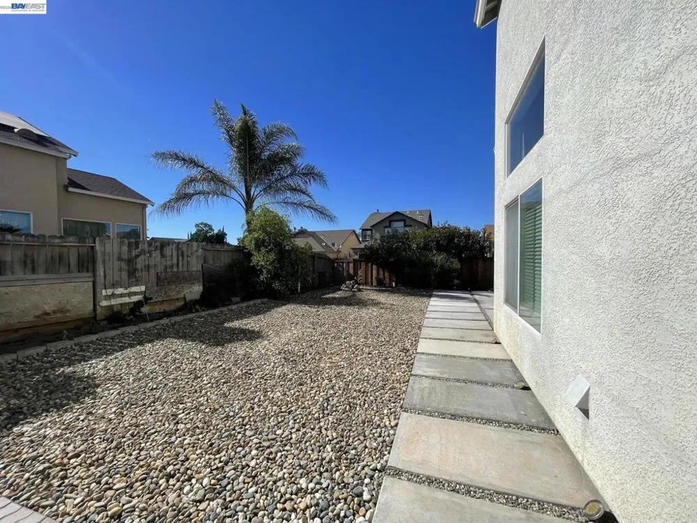 2135 devin court Tracy, CA 95376
