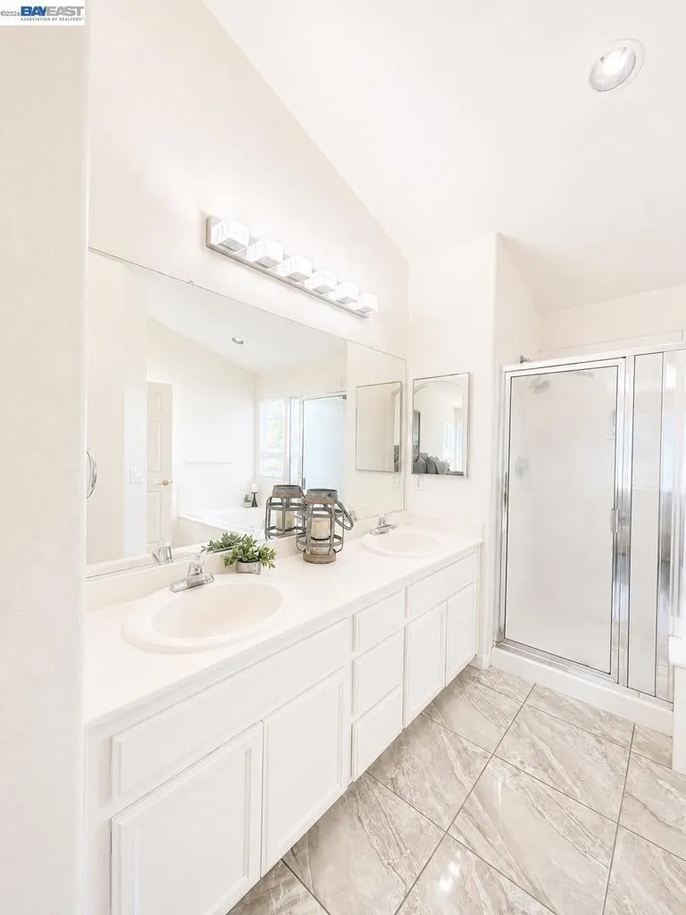 2135 devin court Tracy, CA 95376