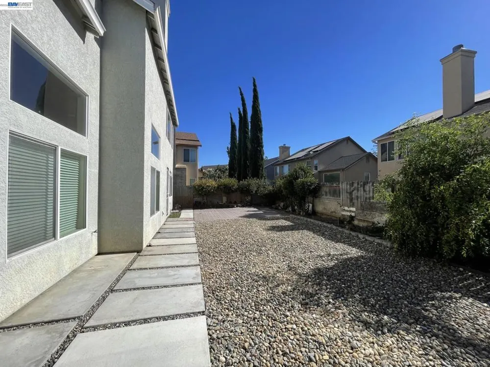 2135 devin court Tracy, CA 95376