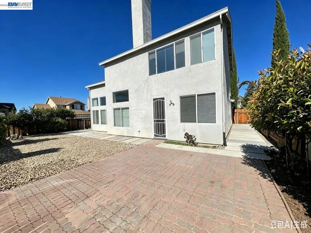 2135 devin court Tracy, CA 95376