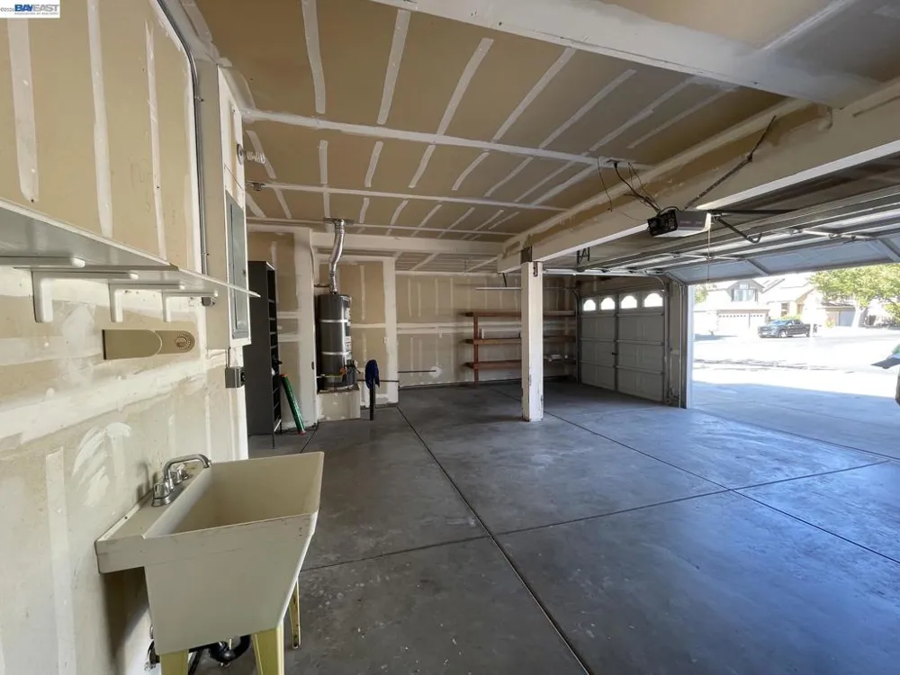 2135 devin court Tracy, CA 95376