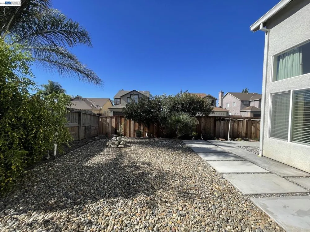 2135 devin court Tracy, CA 95376