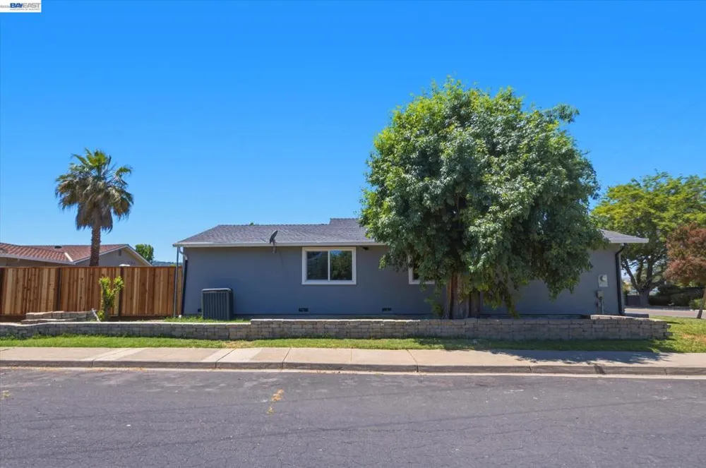5016 Black Avenue Pleasanton, CA 94566