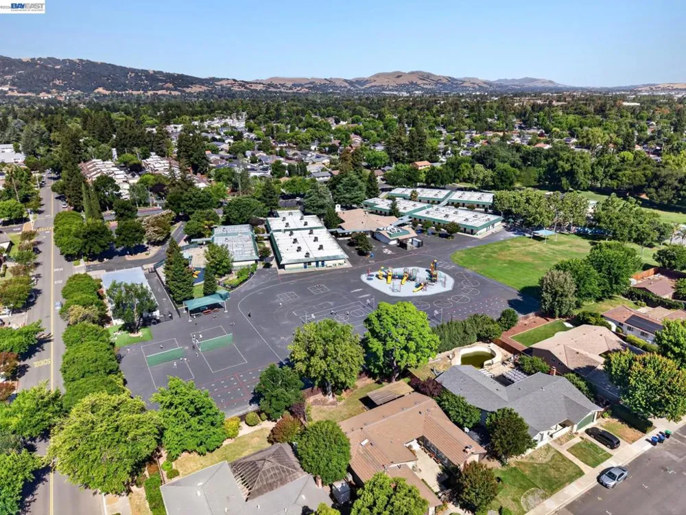 5016 Black Avenue Pleasanton, CA 94566