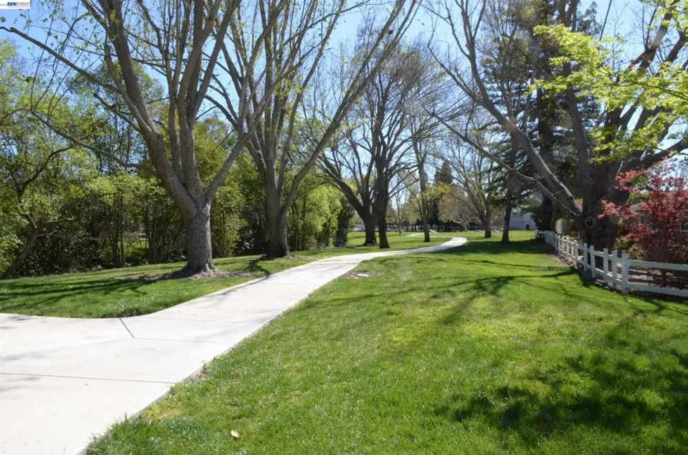1626 Harlan Dr Danville, CA 94526