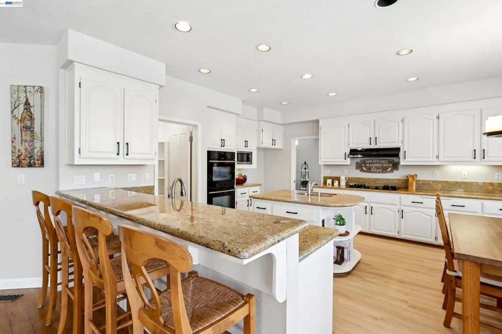 477 Obsidian Way Clayton, CA 94517