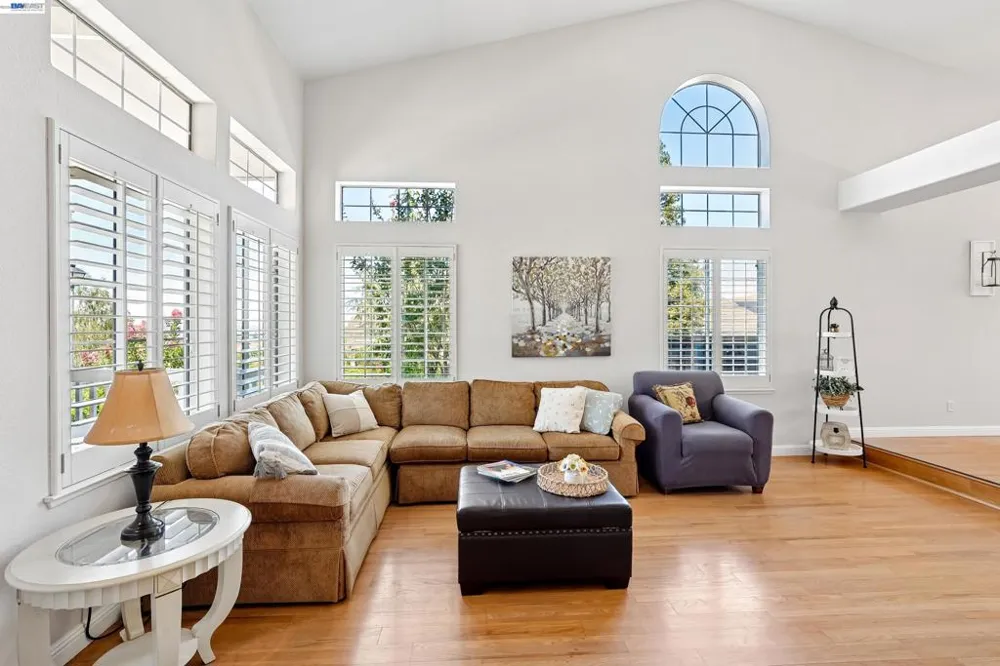 477 Obsidian Way Clayton, CA 94517