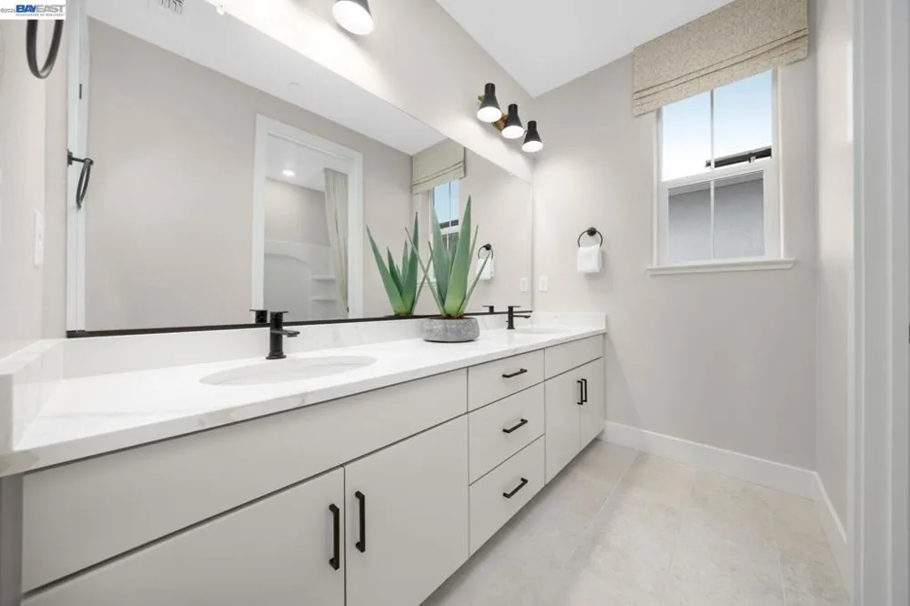 313 E Gobind Blvd Mountain House, CA 95391