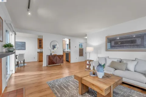 215 Whale Bone Ct