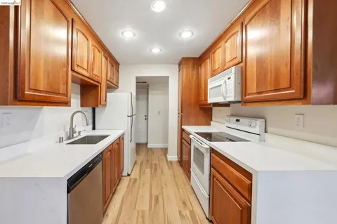 605 Center Ave