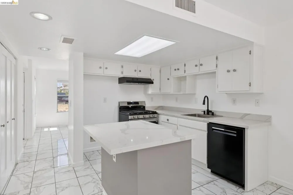 1021 Santa Ines Ct Oakland, CA 94601