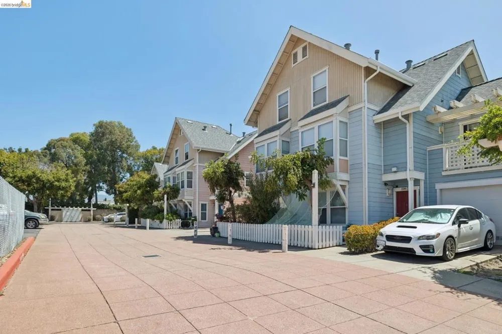 1021 Santa Ines Ct Oakland, CA 94601