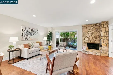 202 Miramonte Dr