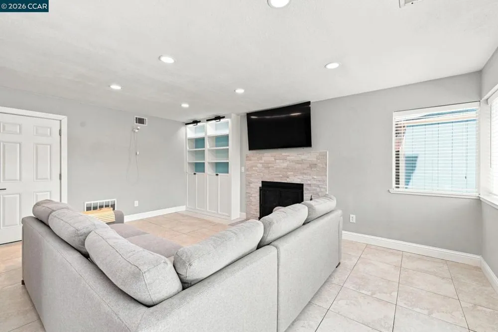 300 Helena Ct Oakley, CA 94561