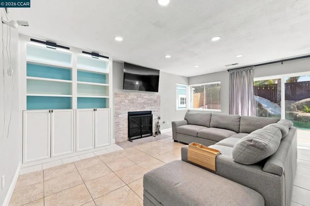 300 Helena Ct Oakley, CA 94561