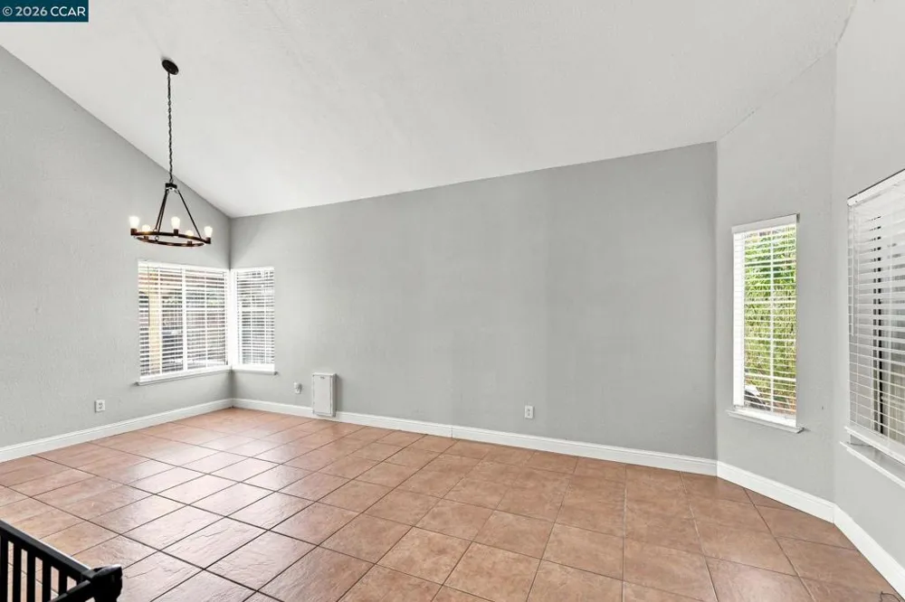 300 Helena Ct Oakley, CA 94561