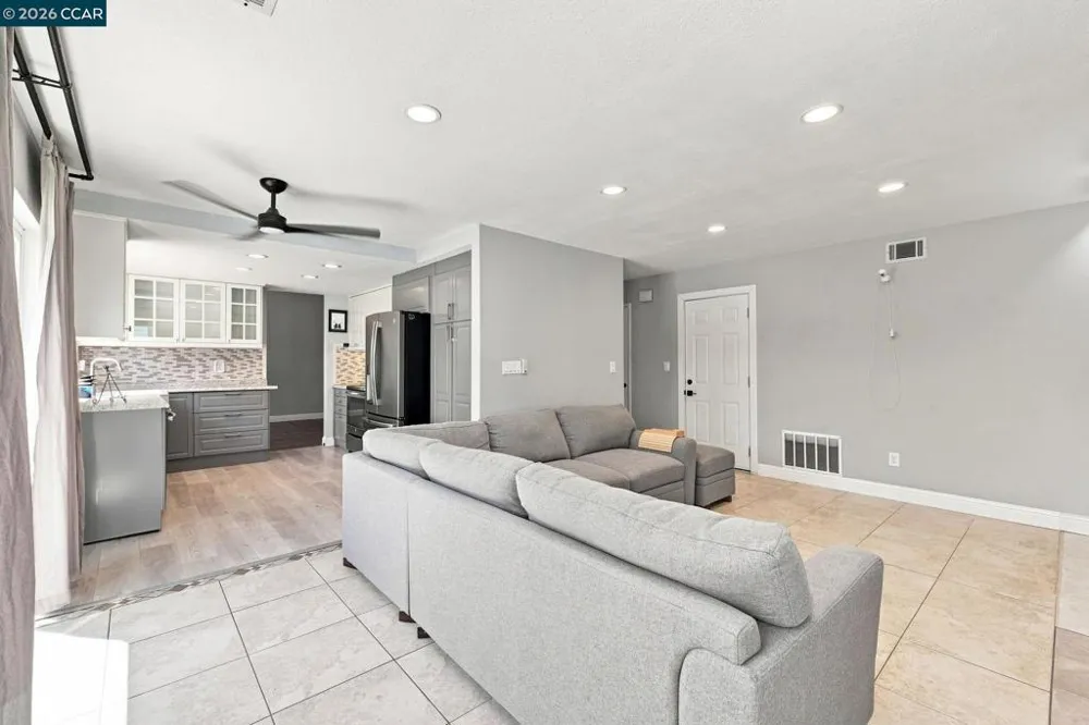 300 Helena Ct Oakley, CA 94561